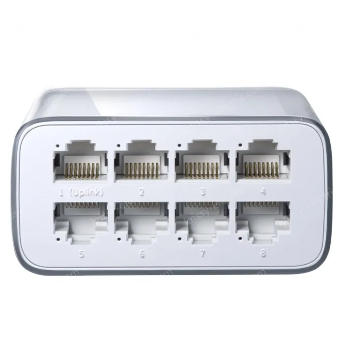8 x 10/100M adaptive RJ45 ports switch